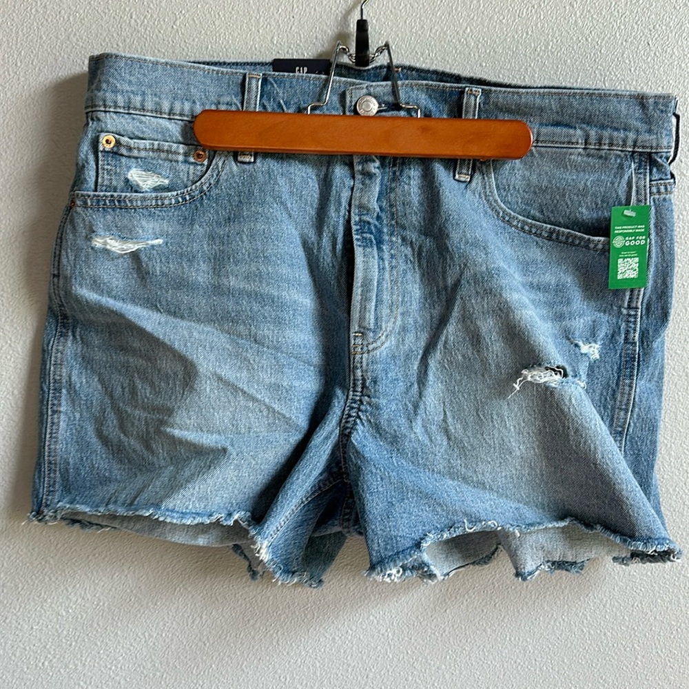 Gap denim 3” cheeky high rise shorts size 33 tall. NWT